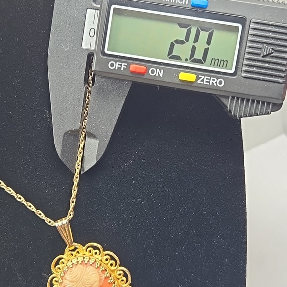 Vintage Andre Rivalle 17 Jewel Watch Avon Necklace Gold Tone Cameo Pendant Runs - Picture 7 of 9